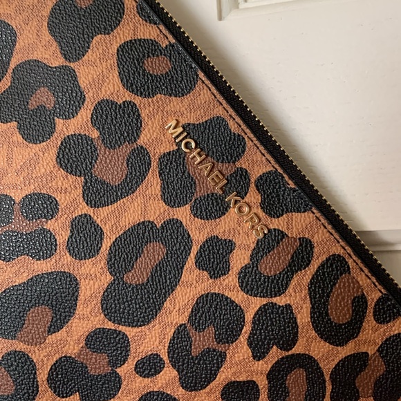 Michael Kors Wristlet - Picture 3 of 15
